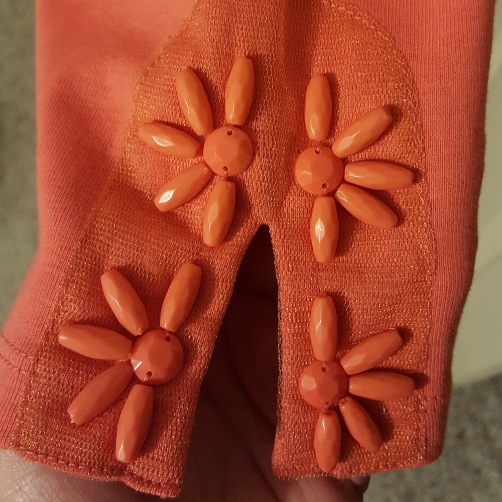 Beaded Flower Top - Picture 3 of 6